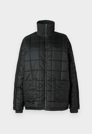 Zwarte gewatteerde jack met hoge kraag, voorrits, twee grote zakken en een doorgestikt design. Voorzien van ribbelmanchetten en kraag voor extra warmte.