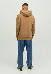 Jack & Jones JJELOGO HOOD - Mikina s kapucí - otter