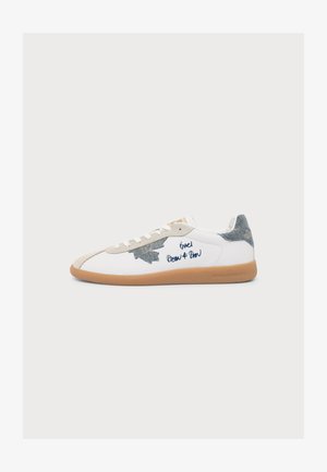 Dsquared2, Baskets basses - m872
