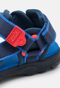 Jack Wolfskin SEVEN SEAS - Vaellussandaalit - blue/red