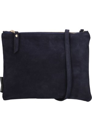 Rechthoekige donkerblauwe suède crossbodytas met een rits aan de bovenkant, smalle band en een klein stoffen merketiket aan de zijkant.
