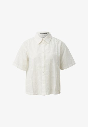 Wit overhemd met korte mouwen, knopen aan de voorkant, een spitse kraag en een subtiel bloemrijk borduurpatroon op de stof.