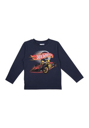 Navyblaues Langarmshirt mit einem Grafikdesign eines schwarzen Rennwagens mit roten und gelben Akzenten und dem "Hot Wheels"-Logo in Flammen.