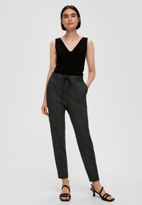 s.Oliver BLACK LABEL Broek - schwarz