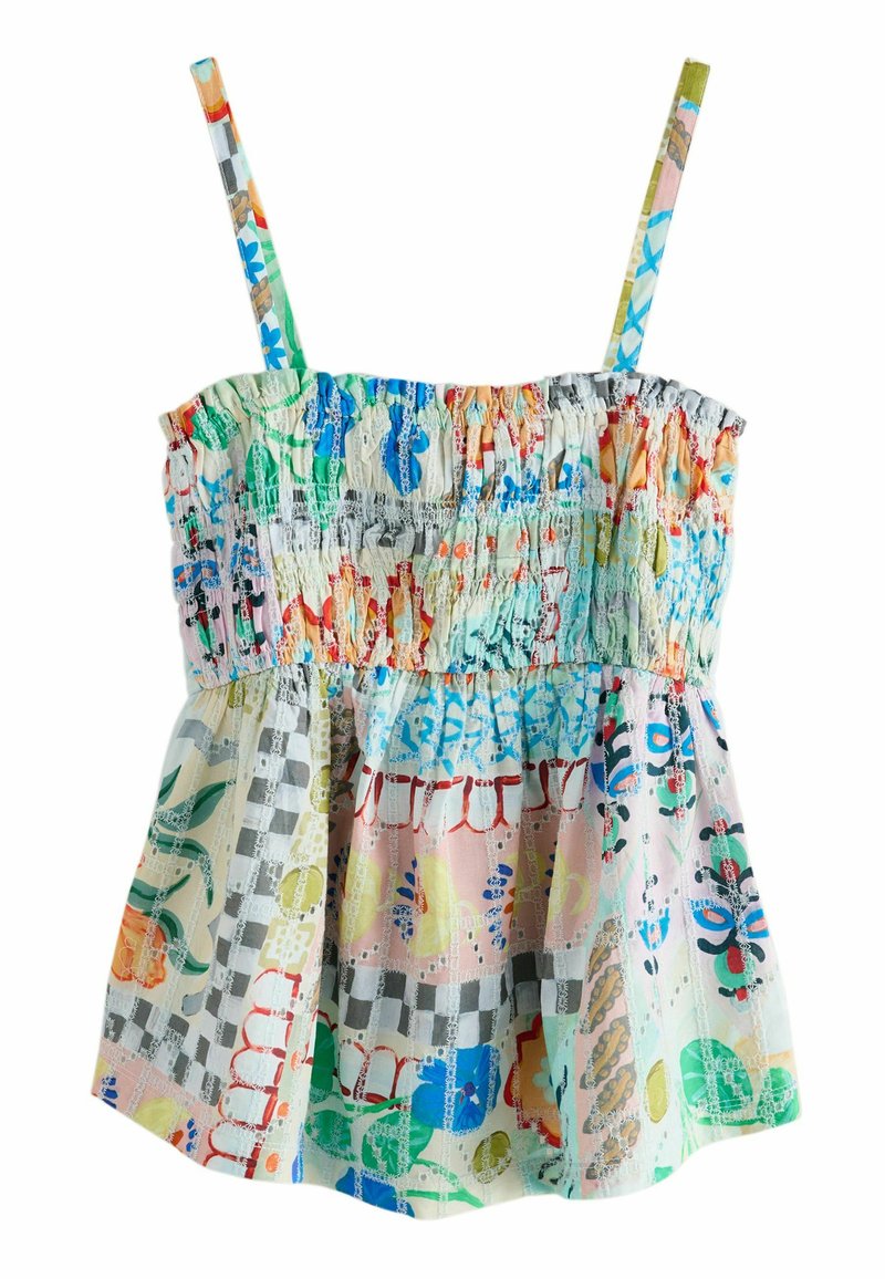 Top court smocké avec des bretelles fines, présentant un design en patchwork multicolore de motifs floraux et géométriques sur un tissu léger.