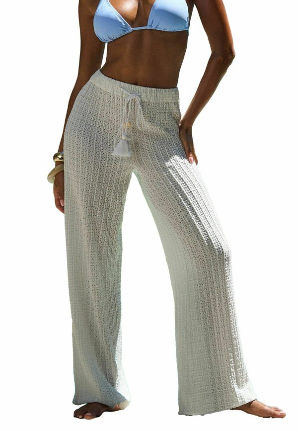 REGULAR FIT - WIDE LEG CROCHET BEACH TROUSERS WITH SHELL TRIM . - Stoffhose