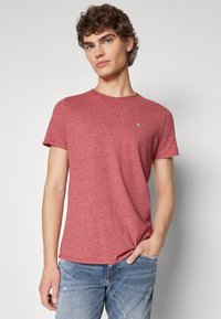 Tommy Jeans JASPE C NECK  - Pamata T-krekls - regatta red