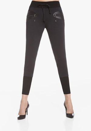 - Spodnie treningowe