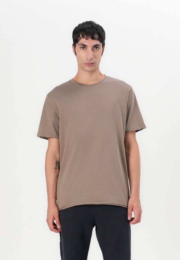 KENDRICK - Basic T-shirt