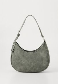 Grå hobo-väska tillverkad av veganskt läder, med en böjd form, justerbar rem och en diskret texturerad yta.
