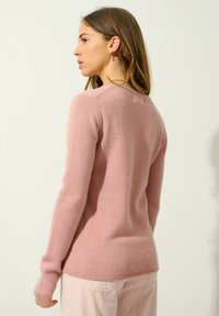Authentic Cashmere CHELSEA - Stickad tröja - pinkwood