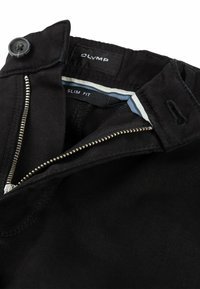 Schwarze Slim-Fit-Hosen mit Reißverschluss und goldfarbener Zipper. Verfügt über ein markiertes Etikett innen und einen glatten, strukturierten Stoff.
