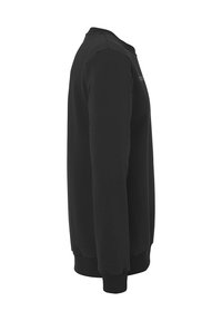 Zwarte sweatshirt van zacht materiaal met een ronde hals, lange mouwen, ribbelboorden en een ribbelzoom. Eenvoudig ontwerp zonder patronen of logo's.