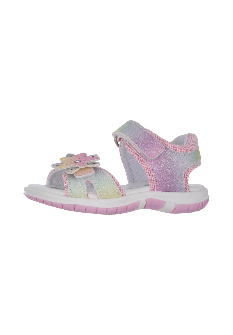 Sandales pour enfants avec des brides pailletées multicolores, des accents roses, une décoration florale et une semelle en caoutchouc blanche avec une semelle extérieure rose.