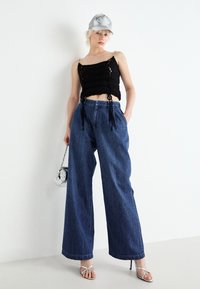 GAP TROUSER MED WATSON - Τζιν χαλαρής εφαρμογής - medium indigo