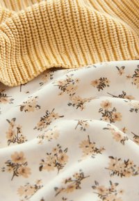 Next SET - Striktrøje - yellow ditsy