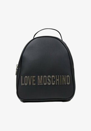Zaino in finta pelle nera dalla forma arrotondata, con logo argentato "LOVE MOSCHINO" sul fronte e una maniglia superiore per il trasporto.