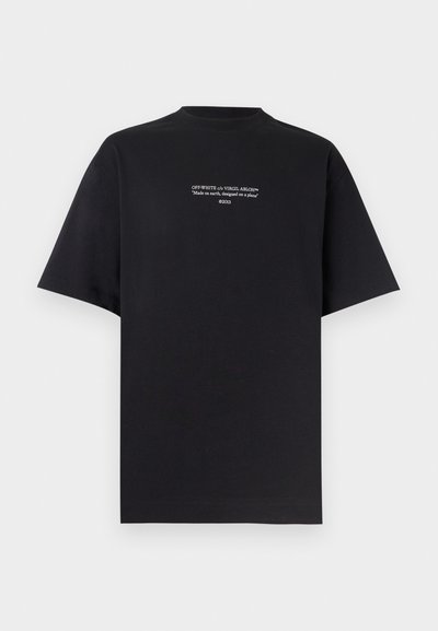 Μαύρο unisex μπλουζάκι με κοντά μανίκια και λευκό κείμενο στο στήθος που γράφει "OFF-WHITE c/o VIRGIL ABLOH™ Made on earth, designed on a plane ©2013".