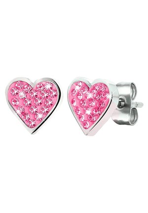 Hartvormige oorbellen van zilver met roze rhinestones. Elke oorbel heeft een glanzende afwerking en bevat meerdere kleine, sprankelende edelsteentjes.