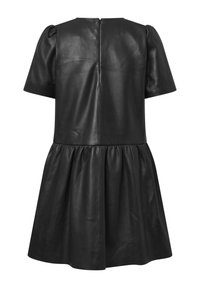 Mustapahka mekko, jossa on lyhyet puffihihat, vartalonmyötäinen yläosa ja kellotettu hame. Sisältää takasauman vetoketjun ja sileän, kiiltävän pinnan.