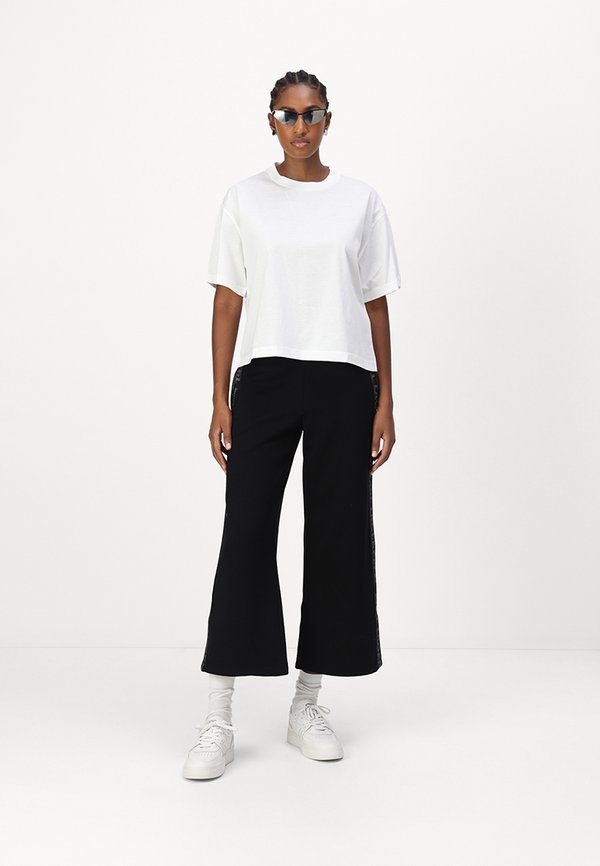 KYLA - Basic T-shirt4