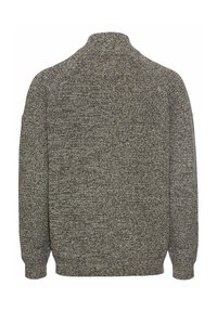 Pullover aus einem grau-schwarzen strukturierten Strick, mit hohem Kragen und langen Ärmeln. Die Rückseite ist glatt mit gerippten Bündchen und Saum.