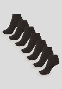 Czarne skarpetki do kostki, mieszanka bawełny, ściągacze rib, osiem par wyeksponowanych, gładka tekstura, bez wzorów i dodatków.