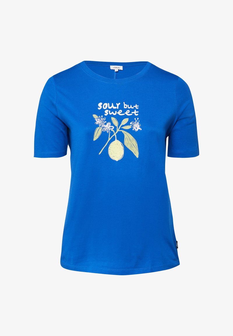 Blauw shirt met korte mouwen met een afbeelding van een citroen en een bloem en de tekst "Zuur maar zoet" aan de voorkant.