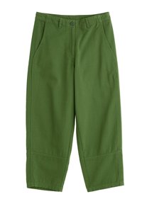 Gröna korta byxor i en robust bomullsblandning. Har sidofickor, knappstängning och en avslappnad passform med en mjuk textur.