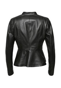 Svart läderjacka med en figursydd silhuett, peplumslut och långa ärmar. Har sömdetaljer för en strukturerad look.