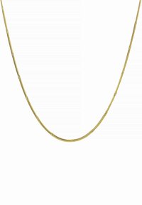 Guldtonad halsband med en slät, flexibel, rund design med fina spår, hängande i en draperad kurva mot en vit bakgrund.