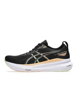 Zapatilla de correr negra con parte superior de malla, entresuela de gel en contraste y suela de goma. Presenta acentos en naranja y verde, cordones y detalles del logo.
