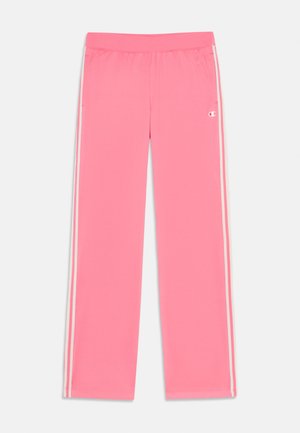 Calças de desporto rosa claro com uma textura suave, apresentando riscas laterais brancas e uma cintura elástica. Logo exibido perto do quadril.