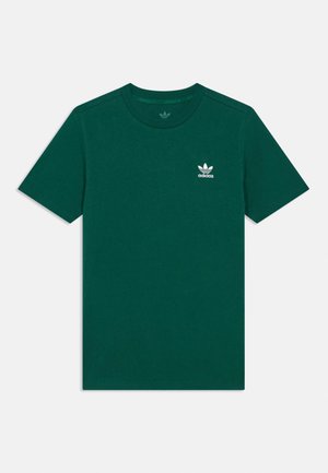 Tumši zaļa īsām piedurknēm Adidas T-krekls ar apaļu apkakli un mazu baltu Adidas trefoil logotipu uz kreisā krūtīm.