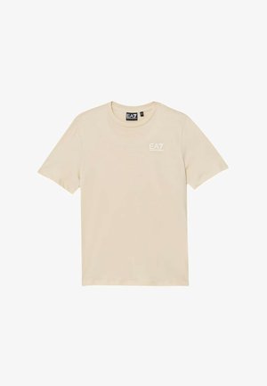 T-shirt beige a maniche corte con scollo tondo e piccolo logo bianco "EA7 Emporio Armani" sulla parte superiore sinistra del petto.