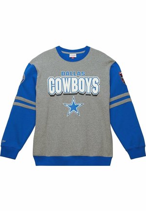 Grau-blauer Dallas Cowboys Sweatshirt mit blauem Stern-Logo und Teamnamen auf der Vorderseite, mit gestreiften Ärmeln und Team-Patches an den Oberarmen.