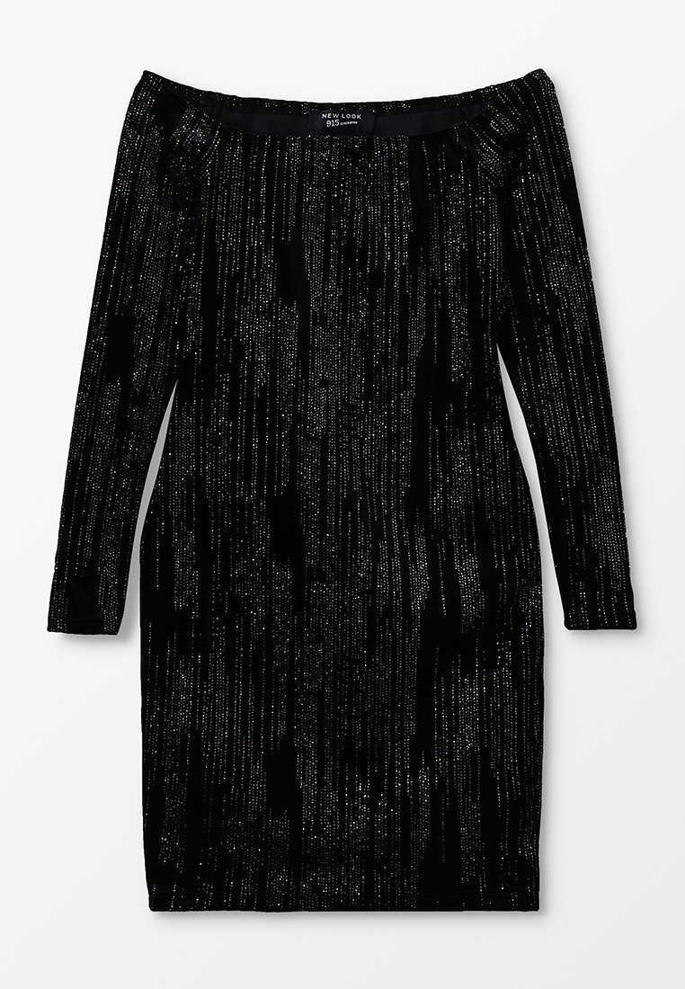 Robe en velours noir à manches longues, ornée de motifs argentés verticaux. Encolure décolletée sur les épaules, coupe ajustée.