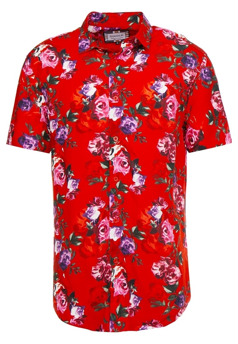 Camisa roja de manga corta abotonada con cuello, con un estampado floral de rosas en tonos rosa y púrpura y hojas verdes.