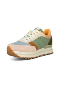 Multi-kleurige sneaker met een mix van pastelblauw, groen, beige en bruine materialen, met een gestructureerde zool en een gevoerde kraag.