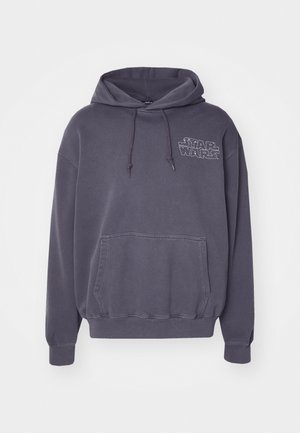 Mörkgrå hoodie gjord av en blandning av bomull, med en framficka, snörning i huvan och en broderad "Star Wars"-logotyp på bröstet.