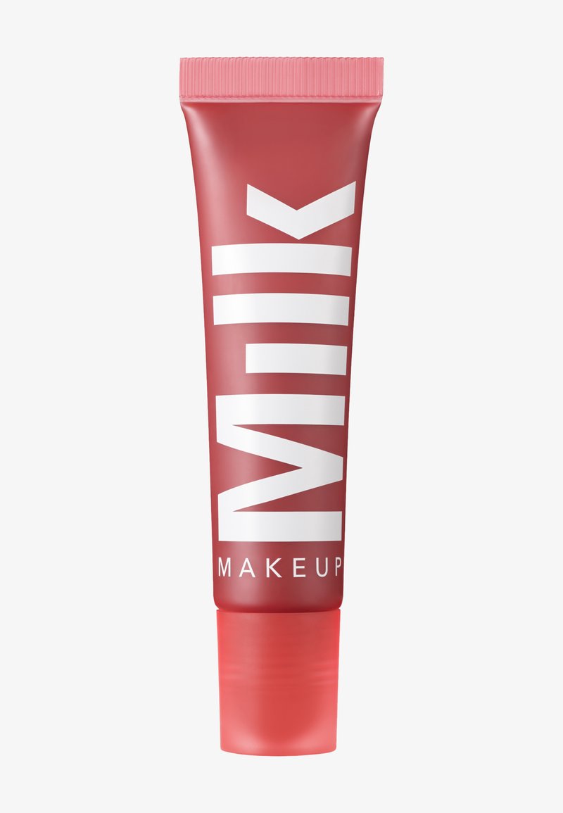 Tube compressé rose avec le texte en blanc en gras "LAIT" et "MAQUILLAGE". Fini lisse et mat avec une pointe légèrement arrondie. Taille compacte pour une manipulation facile.