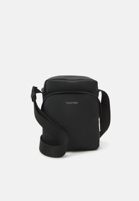 Calvin Klein CK MUST PIQUE REPORTER UNISEX - Borsa a tracolla - ck black