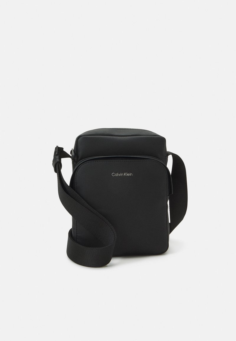 Calvin Klein CK MUST PIQUE REPORTER UNISEX - Borsa a tracolla - ck black