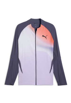 Sportjacke mit langen Ärmeln und Reißverschluss, lila Ärmeln und Farbverlauf von Weiß zu Orange vorne, mit schwarzem Puma-Logo auf der Brust.