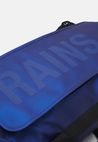 Rains TEXEL DUFFEL BAG SMALL W3 UNISEX - Utazótáska - storm