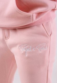 Non sélectionné, rose