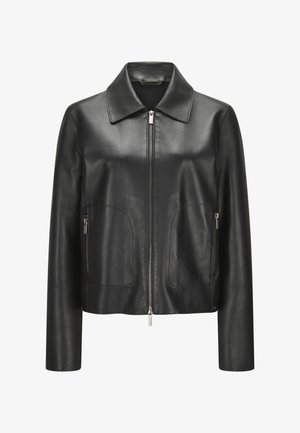 Schwarze Lederjacke mit glatter Textur, mit einem kragenförmigen Hals, Vorderreißverschluss und zwei Seitentaschen. Taillierter Schnitt mit geraden Ärmeln.
