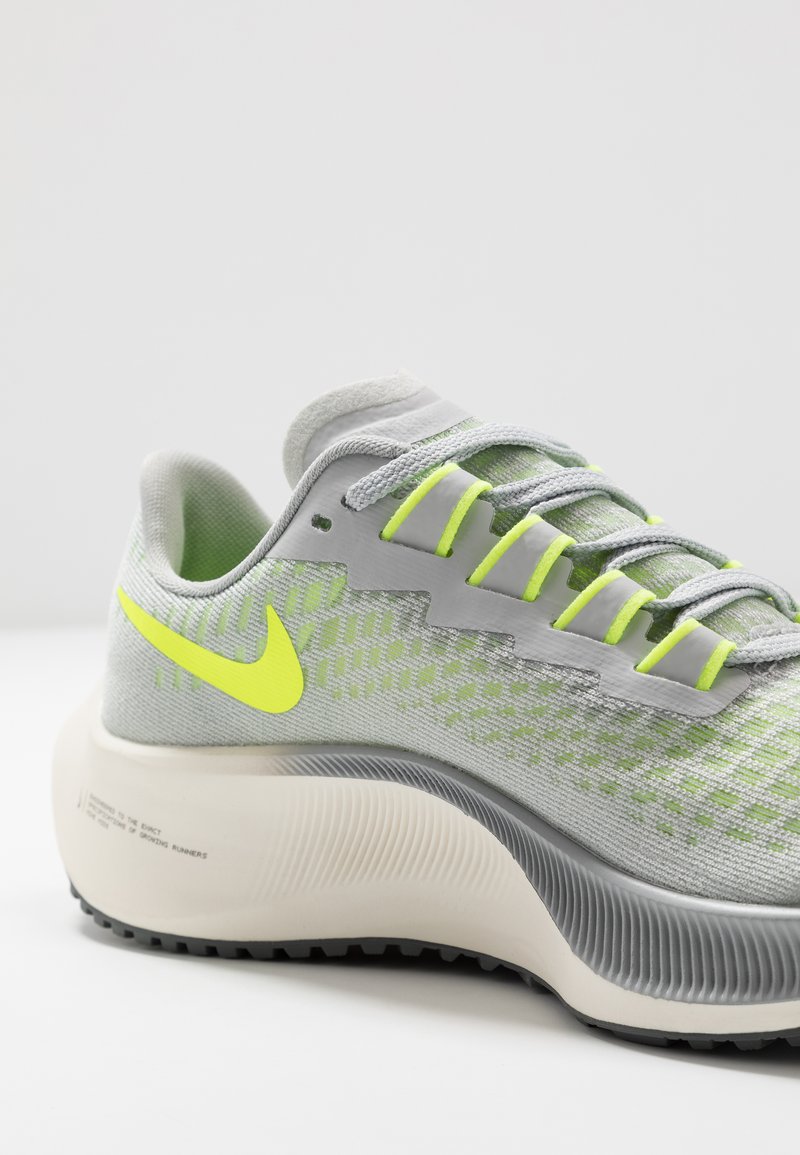 Inscribirse dividir Perforar Nike Performance AIR ZOOM PEGASUS 37 UNISEX - Neutral running shoes - grey fog/volt/smoke grey/sail/light grey - Zalando.ie Inscribirse dividir Perforar Nike Performance AIR ZOOM PEGASUS 37 UNISEX - Neutral running shoes - grey fog/volt/smoke grey/sail/light grey - Zalando.ie