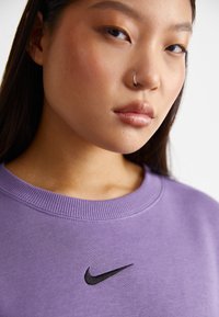 Nike Sportswear CREW - Felpa - daybreak/(black)