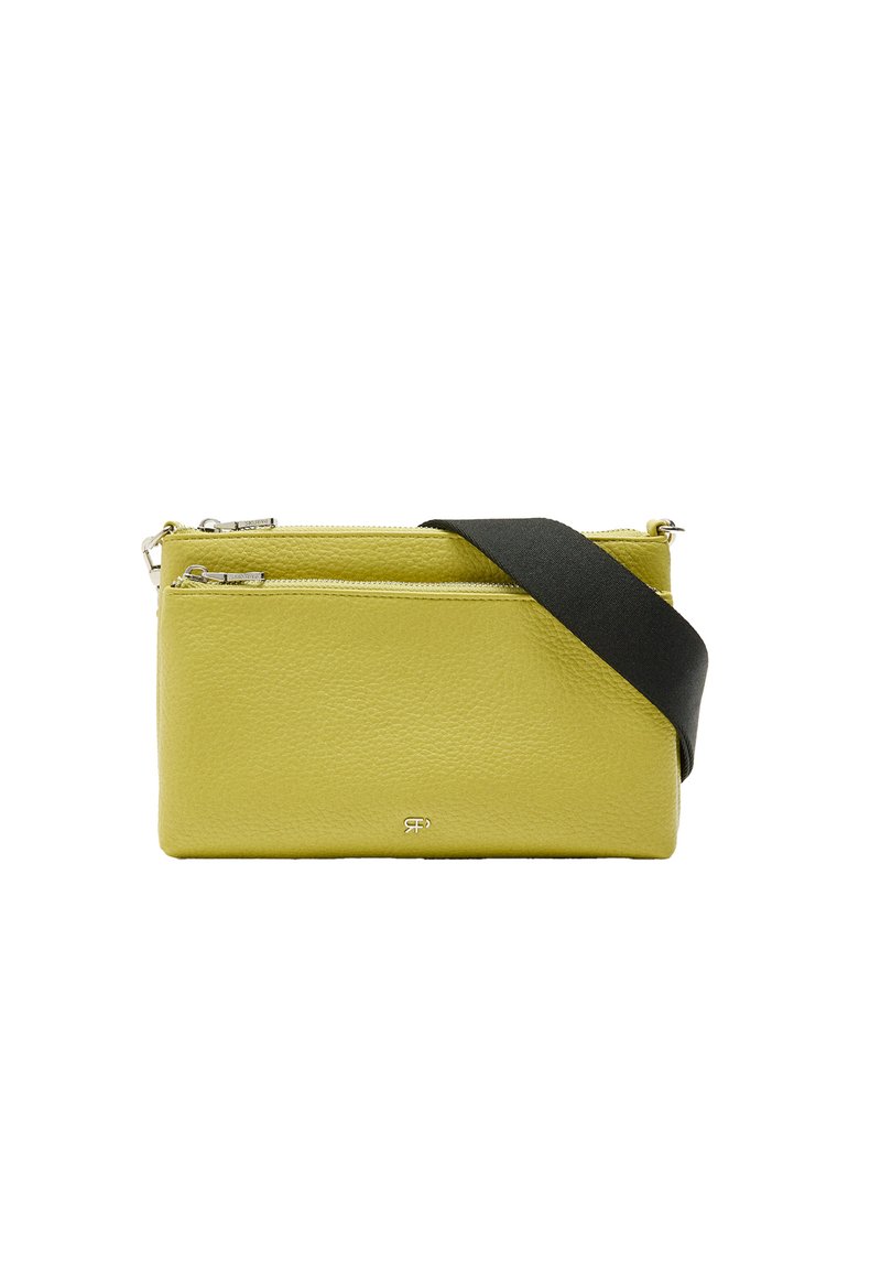 Żółta skórzana torebka crossbody o teksturowanym wykończeniu, z dwiema zamykanymi na zamek przegrodami i czarnym regulowanym paskiem. Kompaktowy prostokątny kształt.